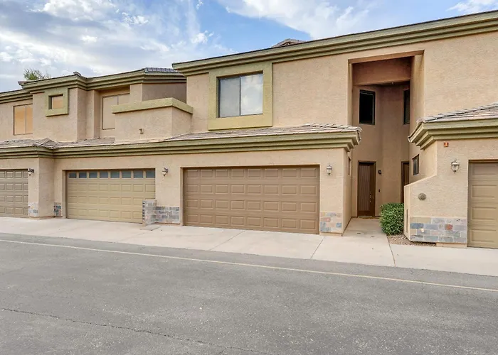 Holiday home 1 Mi To Golf: Lake-view W/ Pool In Chandler! Chandler