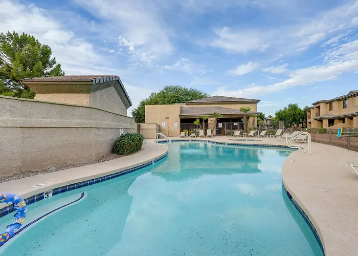 1 Mi To Golf: Lake-view W/ Pool In Chandler! Chandler
